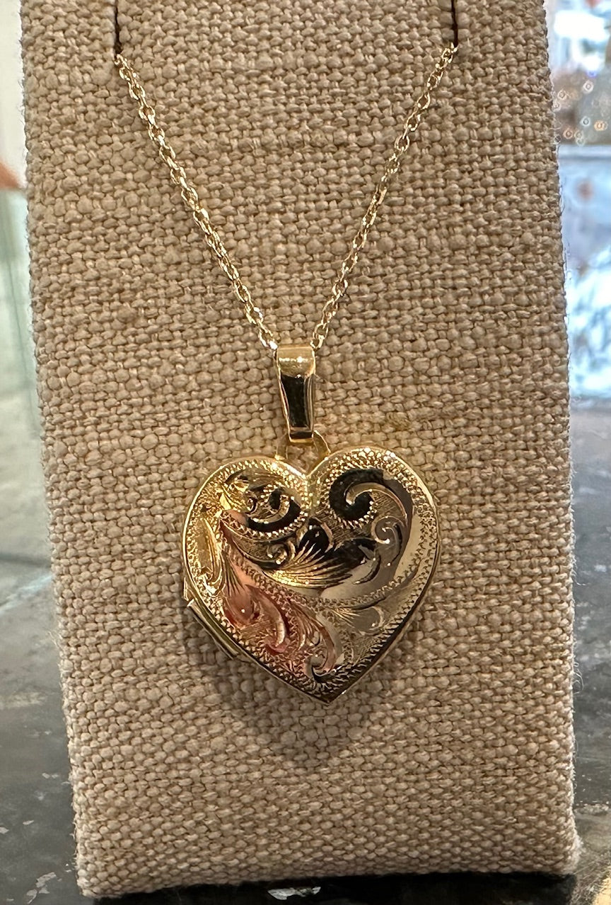 14k Gold Heart Locket on retailer 16 inch Chain