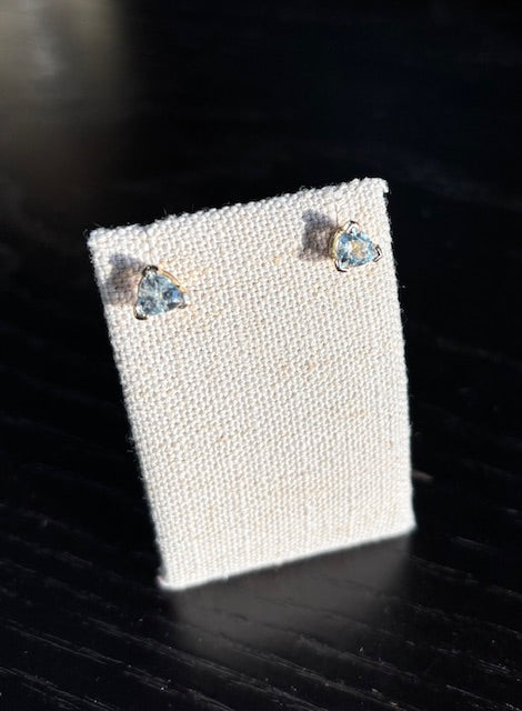 Aquamarine Stud Earrings in 14K Yellow Gold, Vintage. Estate Collection. 2A=.80CTTW