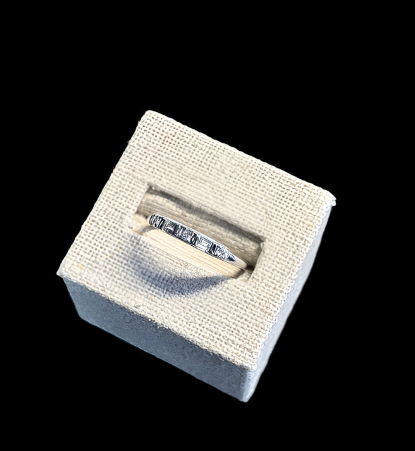 Baguette & Round Vintage Diamond Band in Palladium! 5D=.20CTTW, Size 8.75. Estate Collection