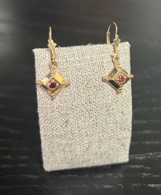 Lovely Color! 14K Yellow Gold Garnet Drop Earrings, Estate Collection. 2G=.08CTTW