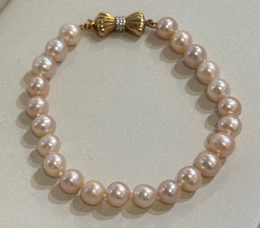Lovely! Pearl Bracelet with 14K Yellow & White Bow Clasp! 23 Pearls 7" Length, Estate Collection