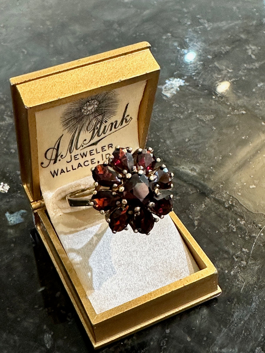 Vintage 3CTTW Garnet Flower Ring in 9K Gold, Size 8.5. Estate Collection.