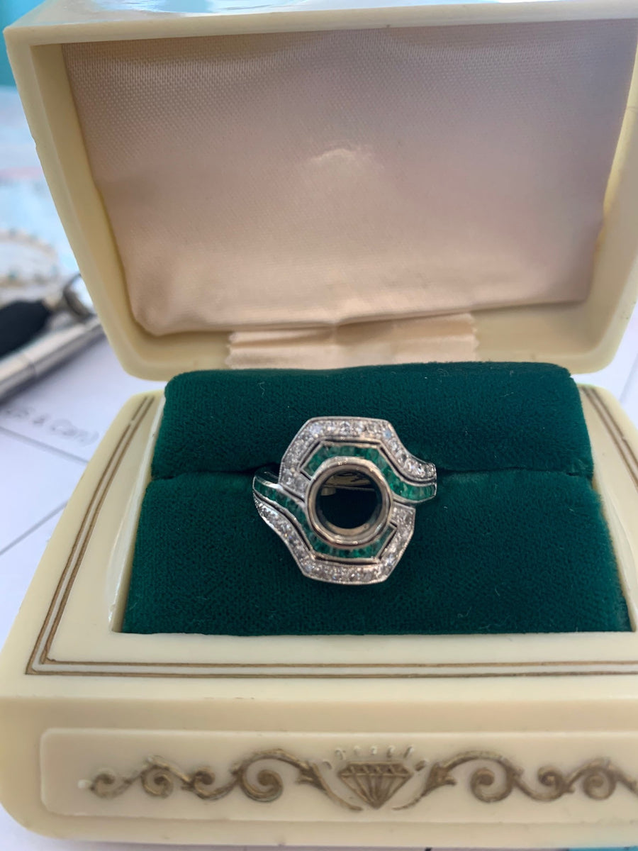 Estate 18K Pearl, Emerald, & Diamond Ring, P=3.06CT E=.28CTTW, D=.26CTTW est. Finger Size 7+