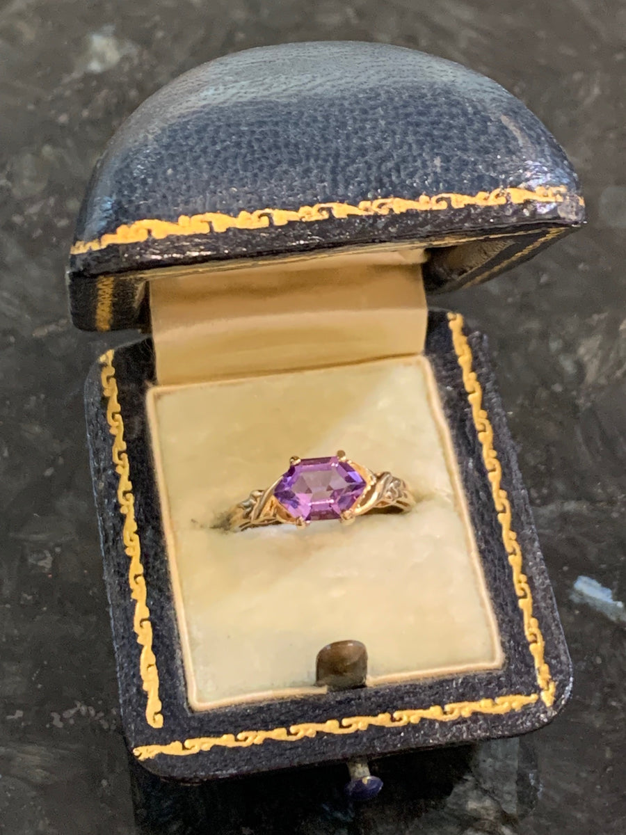 Hexagon Amethyst Vintage Ring in 10K Yellow Gold, Finger Size 6.25. A=.75CT Estimated