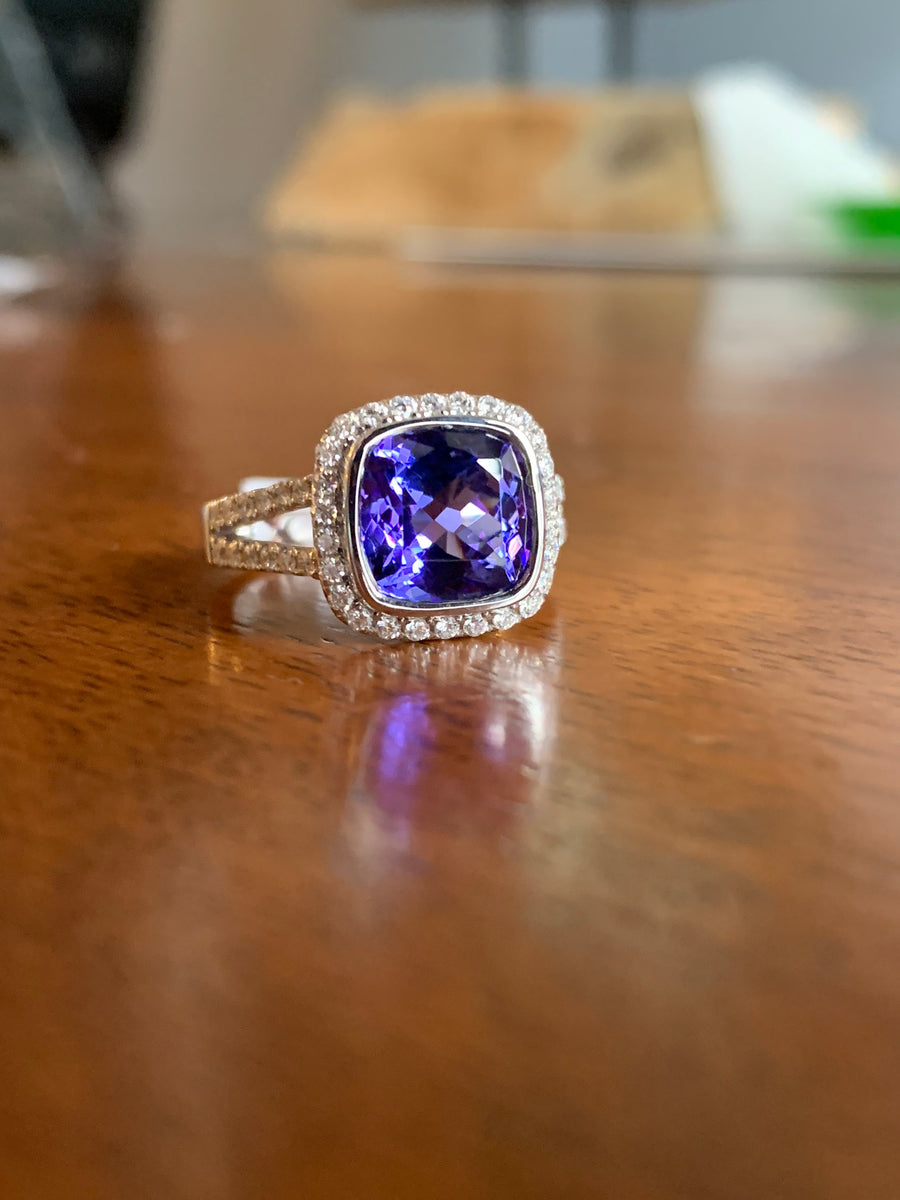 SPECTACULAR Tanzanite and Diamond Halo Ring in 14K. 50D= .58CTTW, T= 2.77CT est., Finger Size 7+